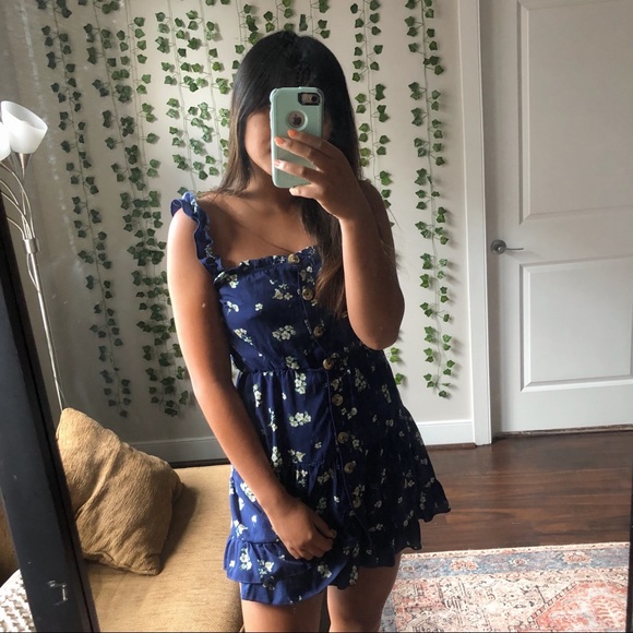 Frilly dress 🦋 - Picture 2 of 9